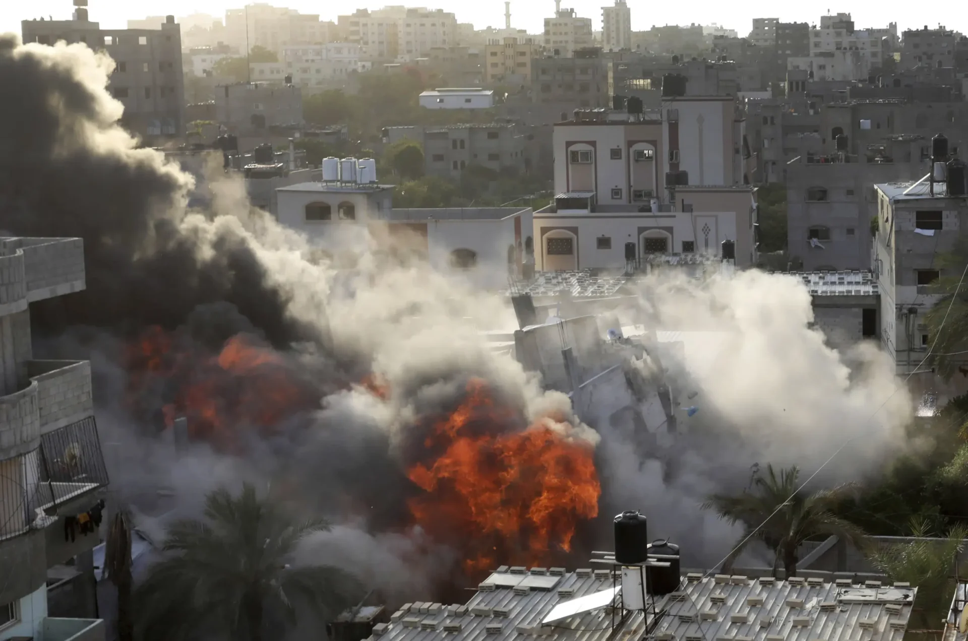 El alto el fuego entre Israel y los militantes en Gaza parece mantenerse después de días de lucha
