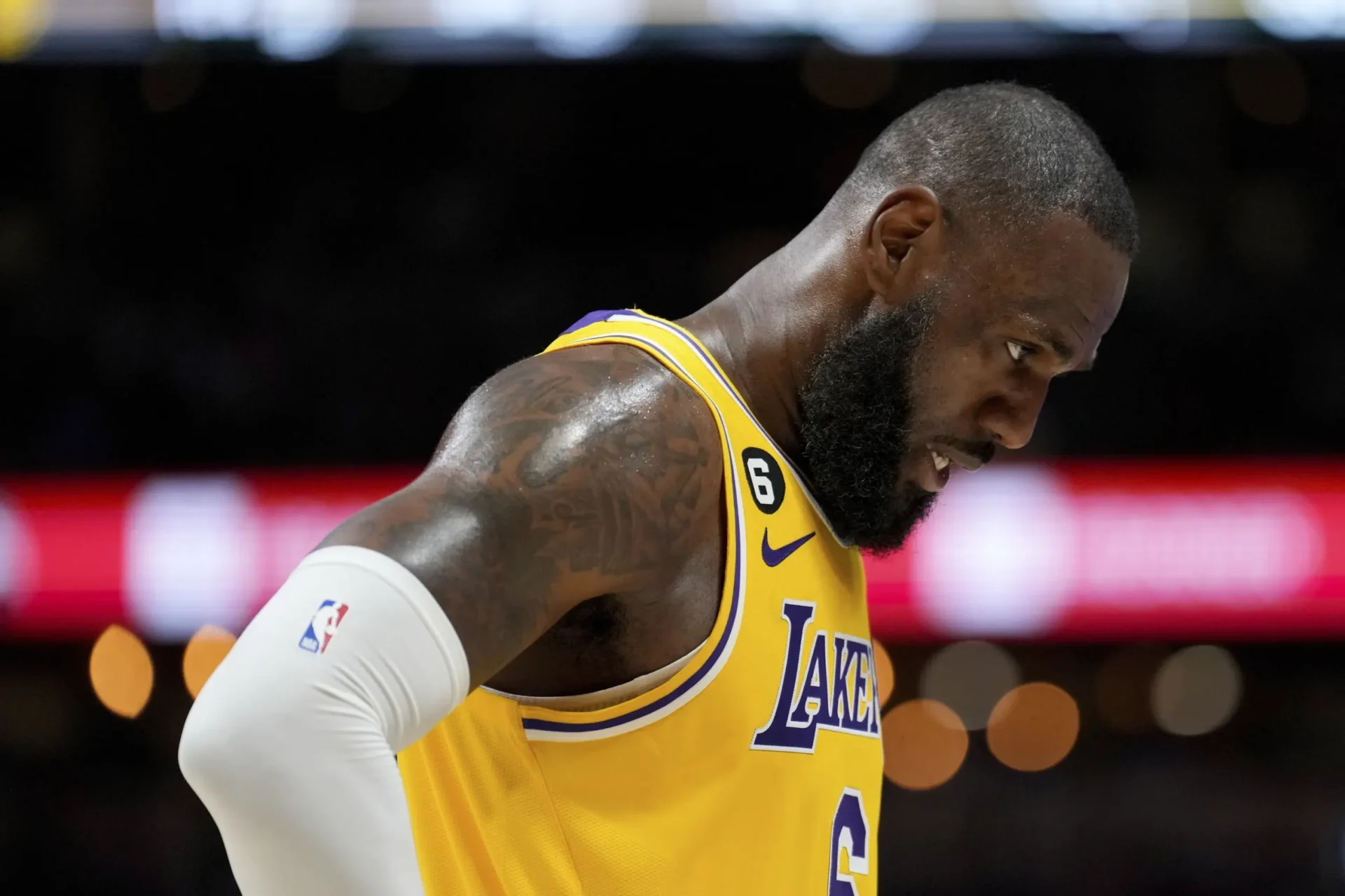 Los Lakers buscan impulso después de quedarse atrás de Denver en las finales de conferencia