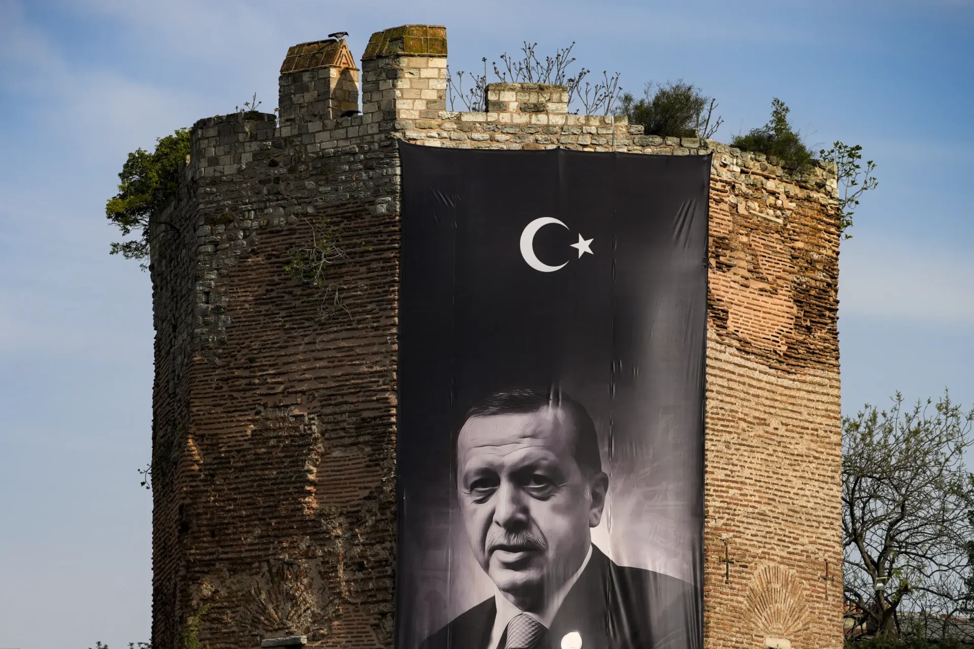 Los votantes turcos sopesan la decisión final sobre el próximo presidente y las visiones para el futuro