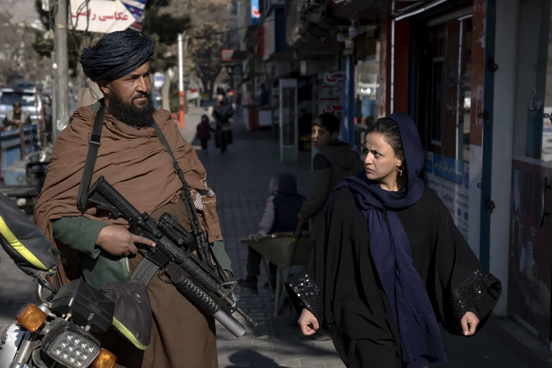 ONU insta a talibanes afganos a poner fin a flagelaciones y ejecuciones