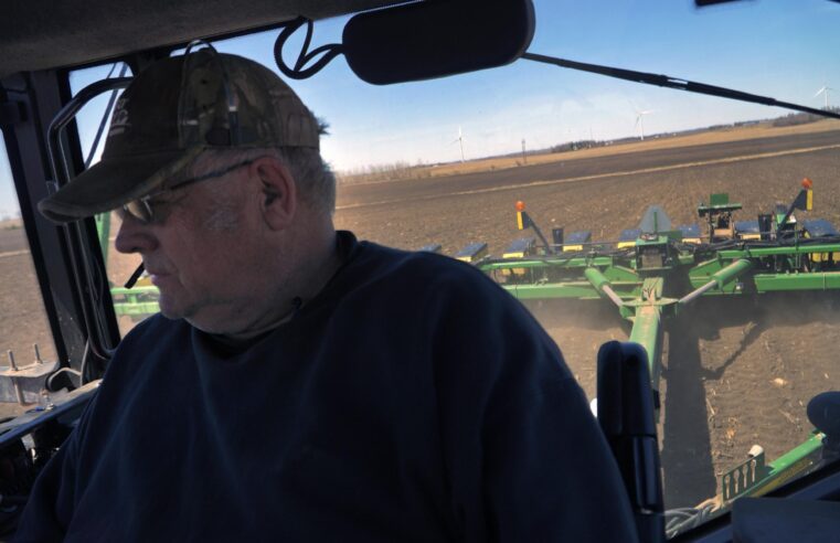 Salvando la granja: el clero de Heartland entrena para prevenir los suicidios de los trabajadores agrícolas
