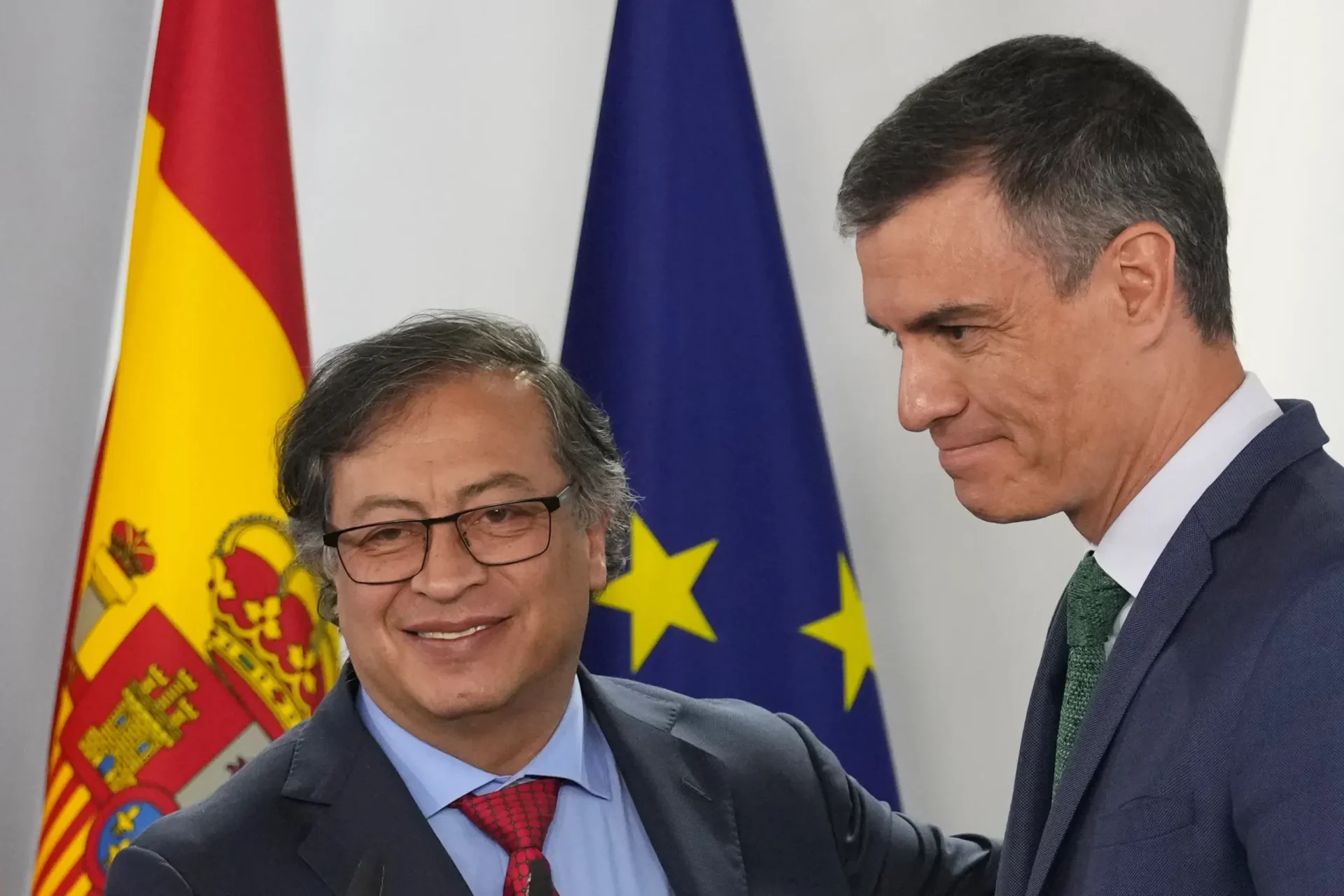 España expresa su respaldo al plan de paz de Colombia