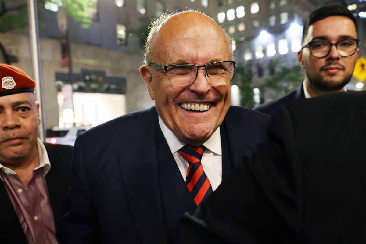 Viviendo como Rudy: Giuliani es la cara de MAGA “libertad”