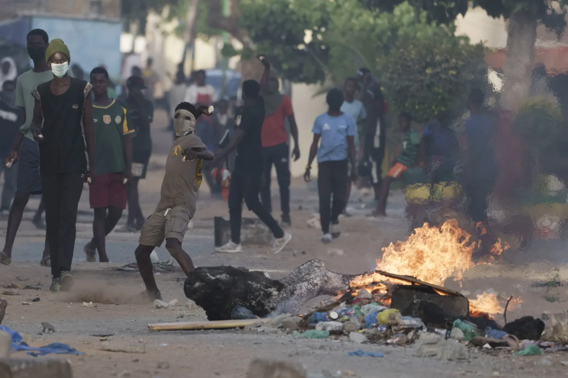 La violencia en Senegal amenaza la estabilidad del país mientras los expertos piden al gobierno que infunda calma
