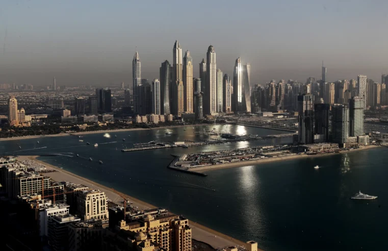 Emiratos Árabes Unidos defiende el papel de las grandes petroleras en la cumbre climática de la ONU que organizará