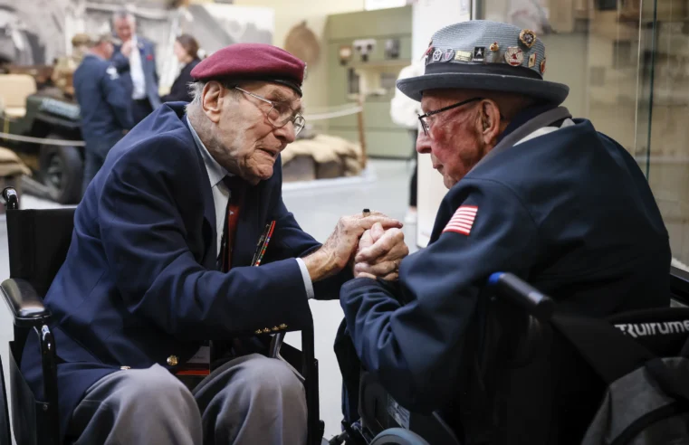 ‘Fue difícil’: los veteranos de la Segunda Guerra Mundial regresan a Utah Beach para conmemorar el 79 aniversario del Día D