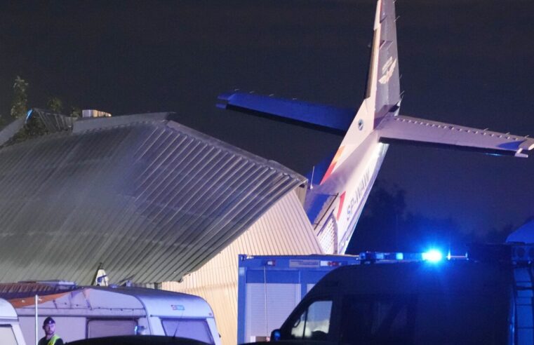 5 personas muertas y 5 heridas en Polonia cuando un pequeño avión se estrella contra un hangar con mal tiempo