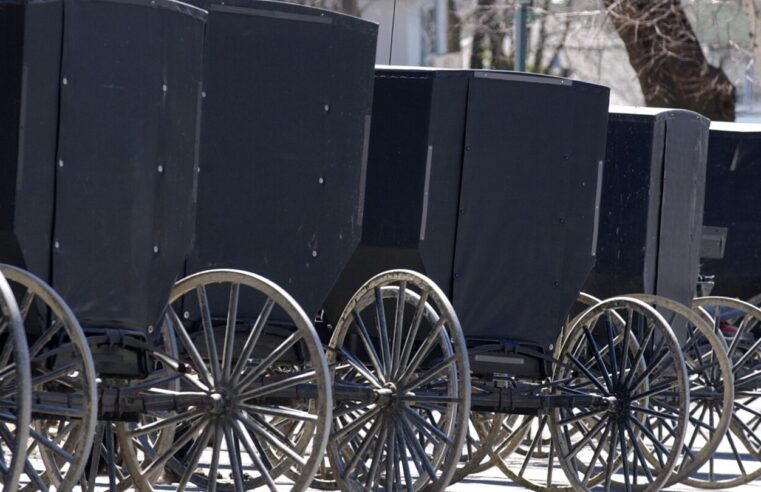 AP explica el fallo de la corte que se pone del lado de las familias Amish que se opusieron a las reglas del tanque séptico de Minnesota