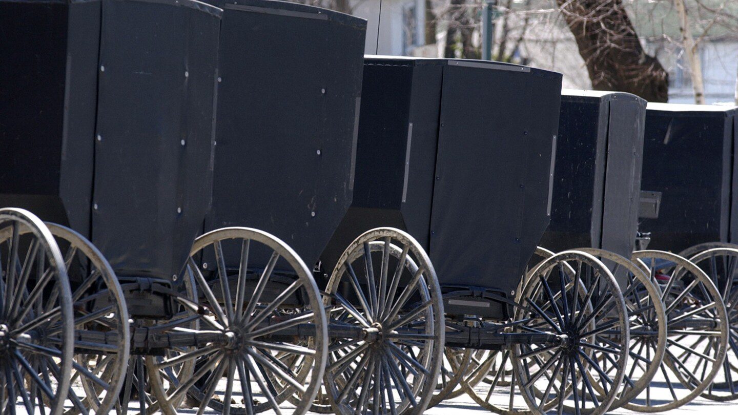 AP explica el fallo de la corte que se pone del lado de las familias Amish que se opusieron a las reglas del tanque séptico de Minnesota