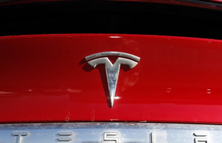 Accidente fatal de Tesla en California atrae a investigadores federales al lugar de la colisión frontal