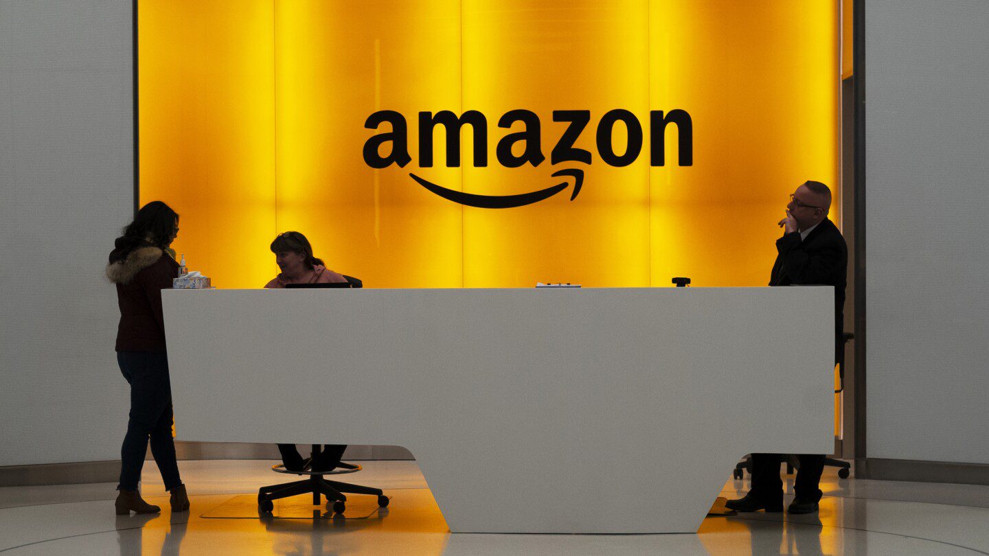 Amazon está pidiendo a algunos trabajadores corporativos que se reubiquen como parte de su política de regreso a la oficina