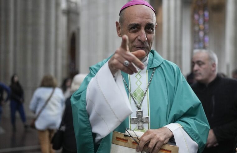 Arzobispo argentino dice que cometió errores al manejar acusaciones de abuso contra sacerdote
