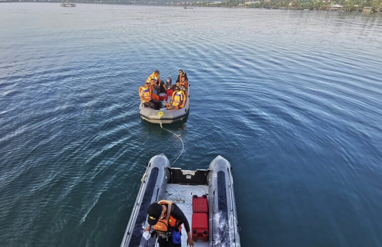 Barco indonesio naufraga frente a la isla de Sulawesi, dejando al menos 15 muertos y 19 desaparecidos