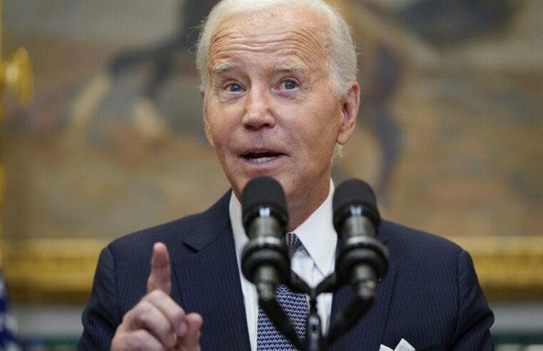 Biden ofrece un nuevo plan de alivio de la deuda estudiantil, arremete contra el Partido Republicano después del fallo de la Corte Suprema