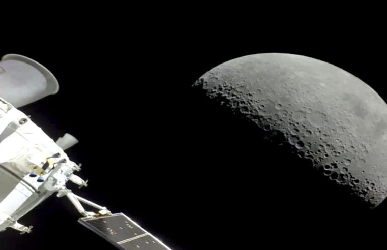 Cápsula de la NASA sobrevuela los sitios de aterrizaje del Apolo y se dirige a casa
