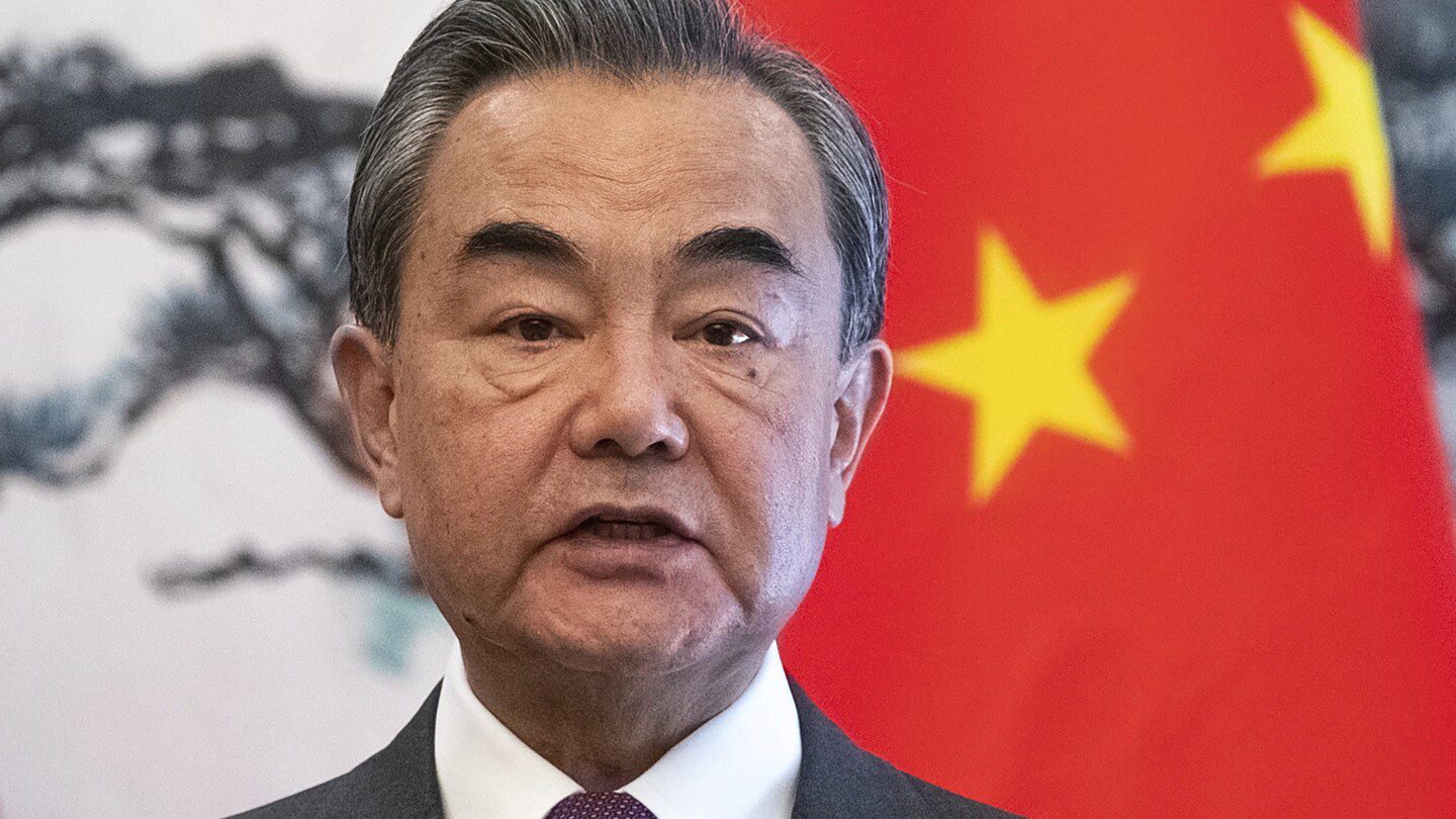 China rechaza las críticas a los comentarios de un alto diplomático que parecen impulsar una alianza basada en la raza