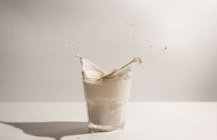 Cómo la lucha por incorporar la leche cruda está uniendo a liberales y libertarios