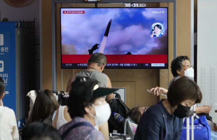 Corea del Norte lanza misil de largo alcance hacia el mar tras amenazar con supuestos vuelos de espionaje de EE.UU.