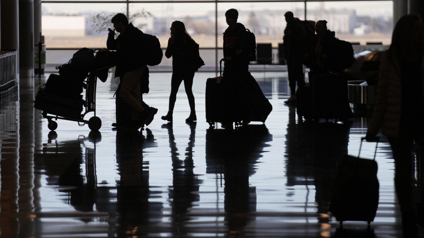 De compensar a los viajeros a la edad de jubilación de los pilotos, el Congreso retoma proyecto de ley de aviación