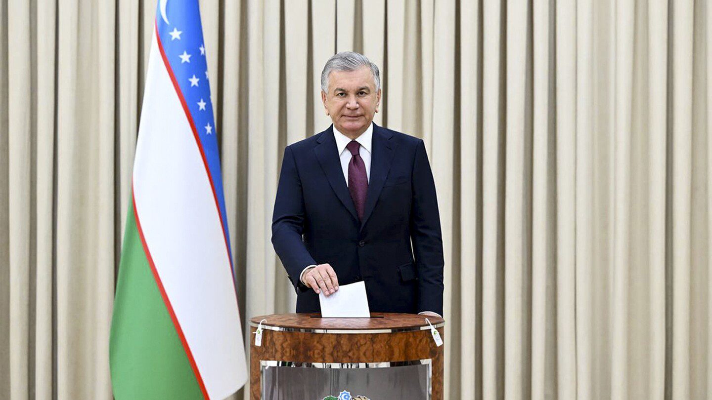 El actual presidente uzbeko gana un nuevo mandato en elecciones anticipadas con una oposición simbólica