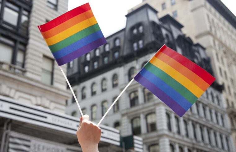 El alcalde de Minnesota enfrenta presiones para renunciar o cumplir con las demandas del grupo LGBTQ+ después de sus comentarios sobre Pride