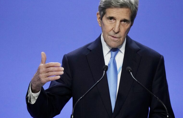 El enviado climático John Kerry en las conversaciones de Beijing mientras EE. UU. busca elevar las relaciones con China desde un mínimo histórico