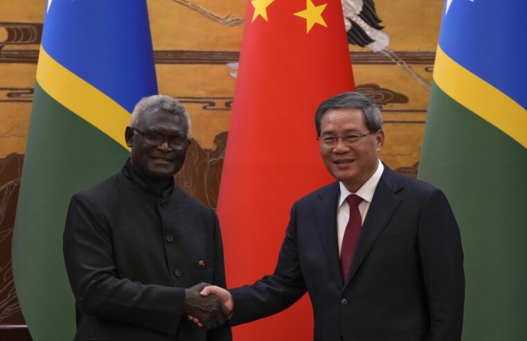 El líder de las Islas Salomón visita Beijing y destaca la rivalidad entre Estados Unidos y China en el Pacífico Sur
