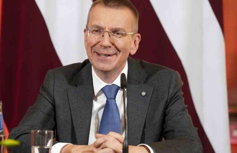 El ministro de Asuntos Exteriores de Letonia, un ferviente partidario de Ucrania, presta juramento como nuevo presidente