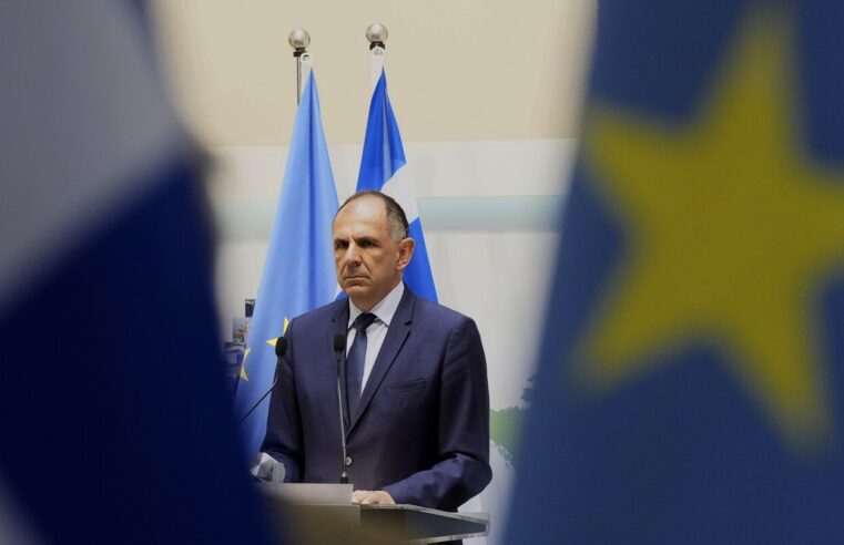 El ministro de Relaciones Exteriores griego dice que Atenas está lista para las conversaciones con Turquía para resolver la disputa sobre las fronteras marítimas