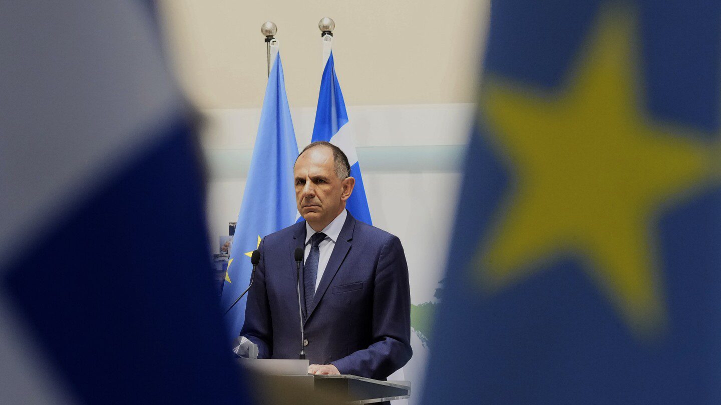 El ministro de Relaciones Exteriores griego dice que Atenas está lista para las conversaciones con Turquía para resolver la disputa sobre las fronteras marítimas