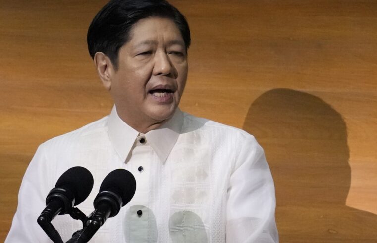 El presidente filipino promete defender el territorio y anuncia amnistía para los rebeldes en un discurso clave