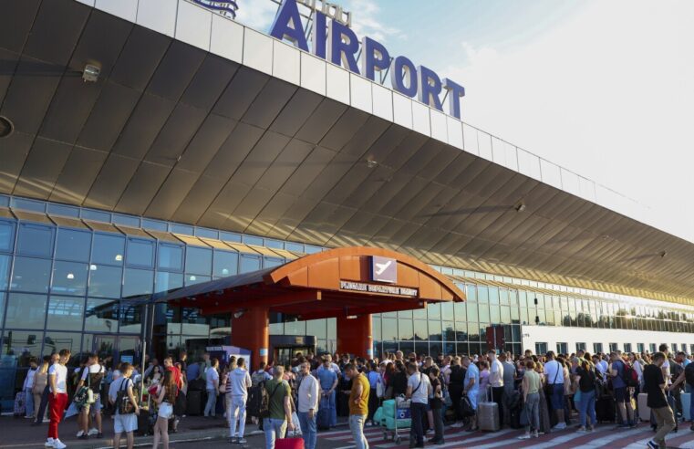 El primer ministro de Moldavia acepta la renuncia del ministro del Interior después del tiroteo fatal en el aeropuerto