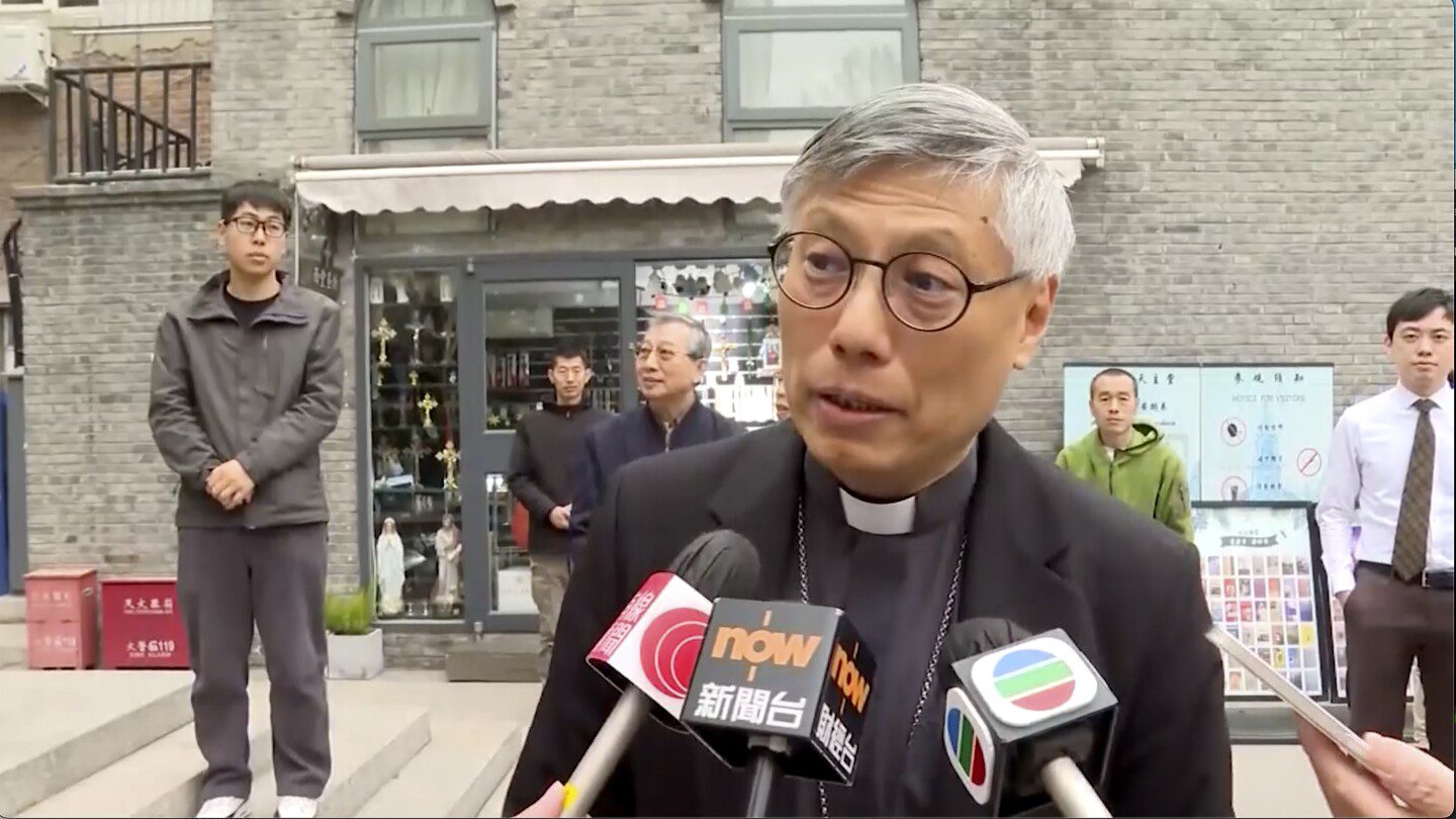 El recién nombrado cardenal católico romano de Hong Kong quiere reconciliación y más esperanza para los jóvenes