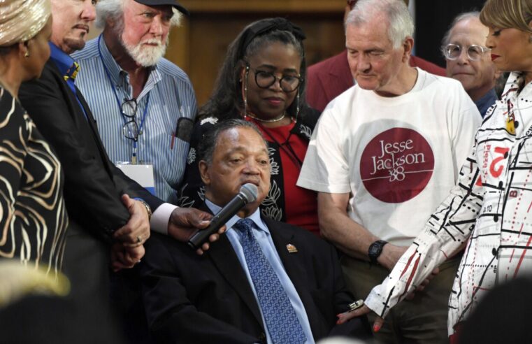 El reverendo Jesse Jackson renuncia como líder del grupo de derechos civiles que fundó en 1971