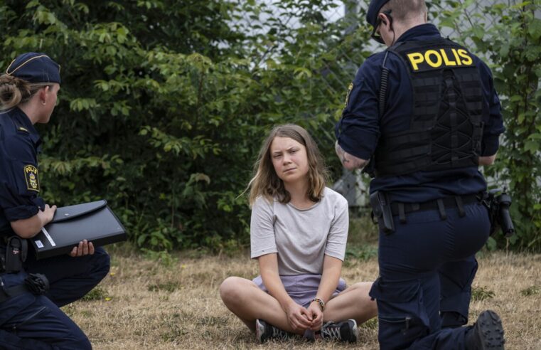 Greta Thunberg acusada de desobedecer a las fuerzas del orden durante protesta climática en Suecia