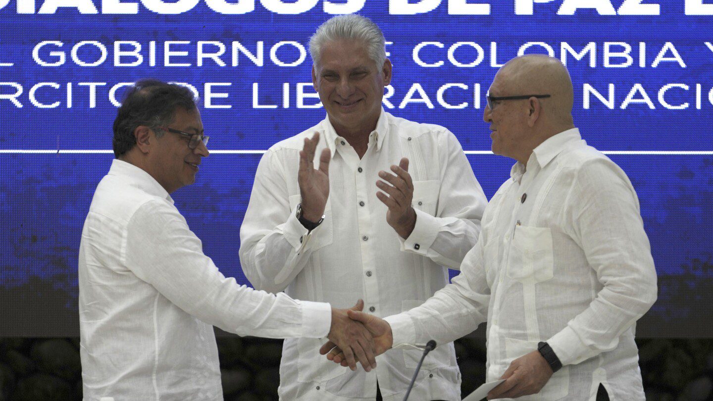 Grupo rebelde colombiano dice que detendrá ataques contra militares