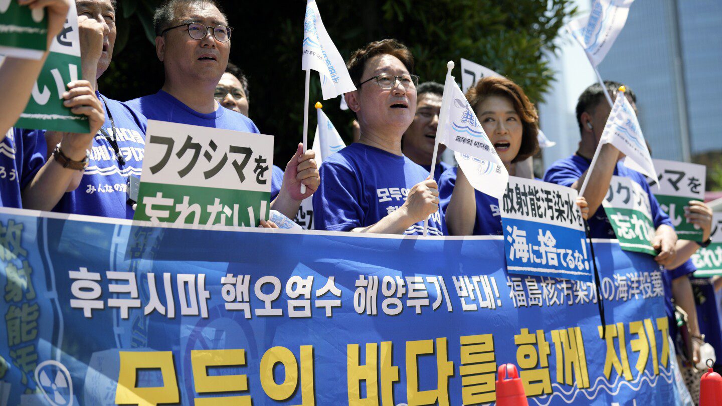 Japón defiende la neutralidad del informe del OIEA sobre el plan de liberación de agua de Fukushima mientras el ministro visita la planta