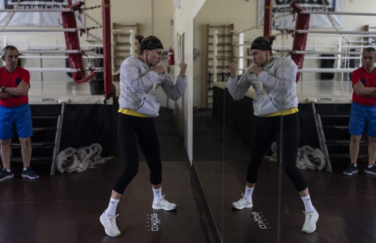 La boxeadora ucraniana se enfrenta a los desafíos de la guerra camino a los Juegos Olímpicos de París