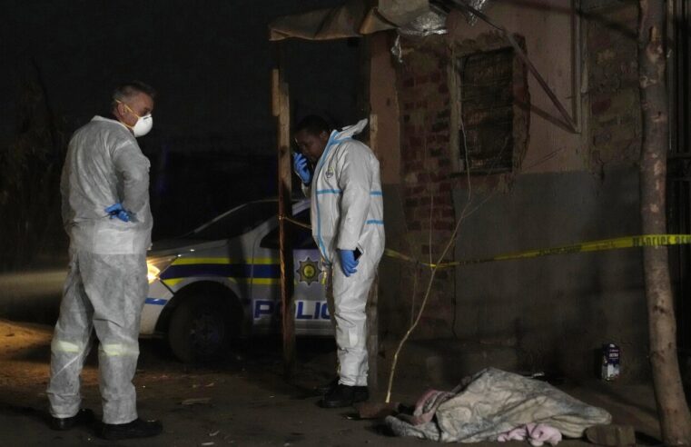 La fuga de gas tóxico en Sudáfrica ha matado a 16 personas, incluidos 3 niños, dice la policía
