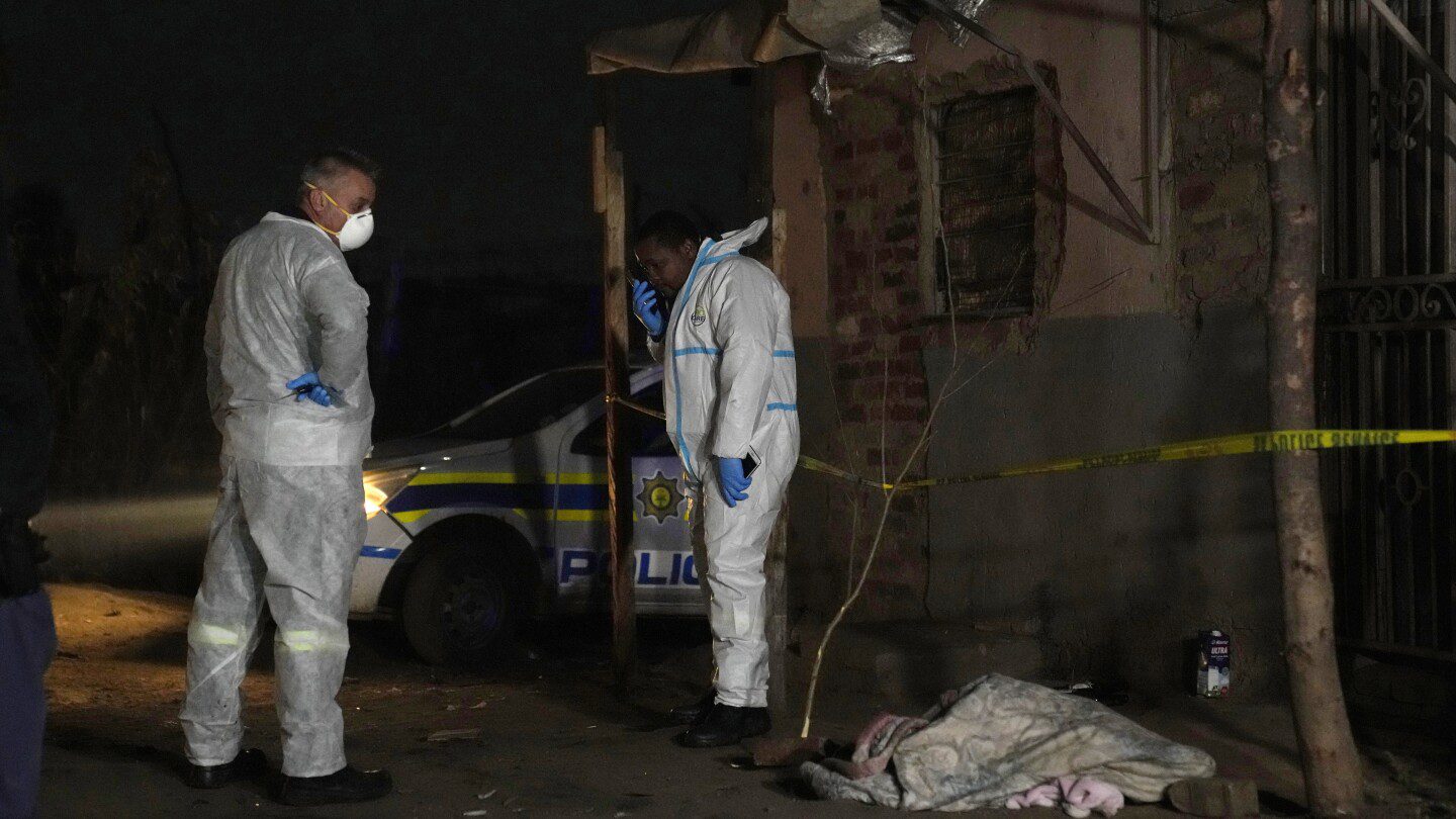 La fuga de gas tóxico en Sudáfrica ha matado a 16 personas, incluidos 3 niños, dice la policía