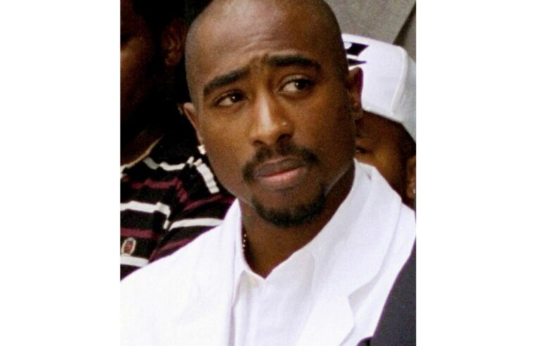 Le meurtre non résolu de Tupac Shakur à nouveau sous les projecteurs alors que la police de Las Vegas effectue des recherches