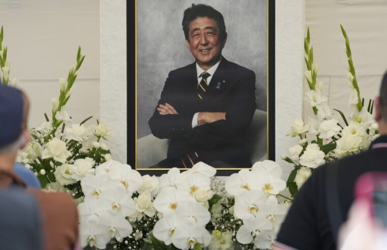 Líderes japoneses conmemoran un año del asesinato del ex primer ministro Shinzo Abe