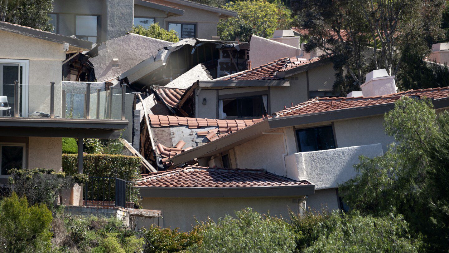 Lo que debe saber sobre un deslizamiento de tierra que ha destruido casas en el sur de California