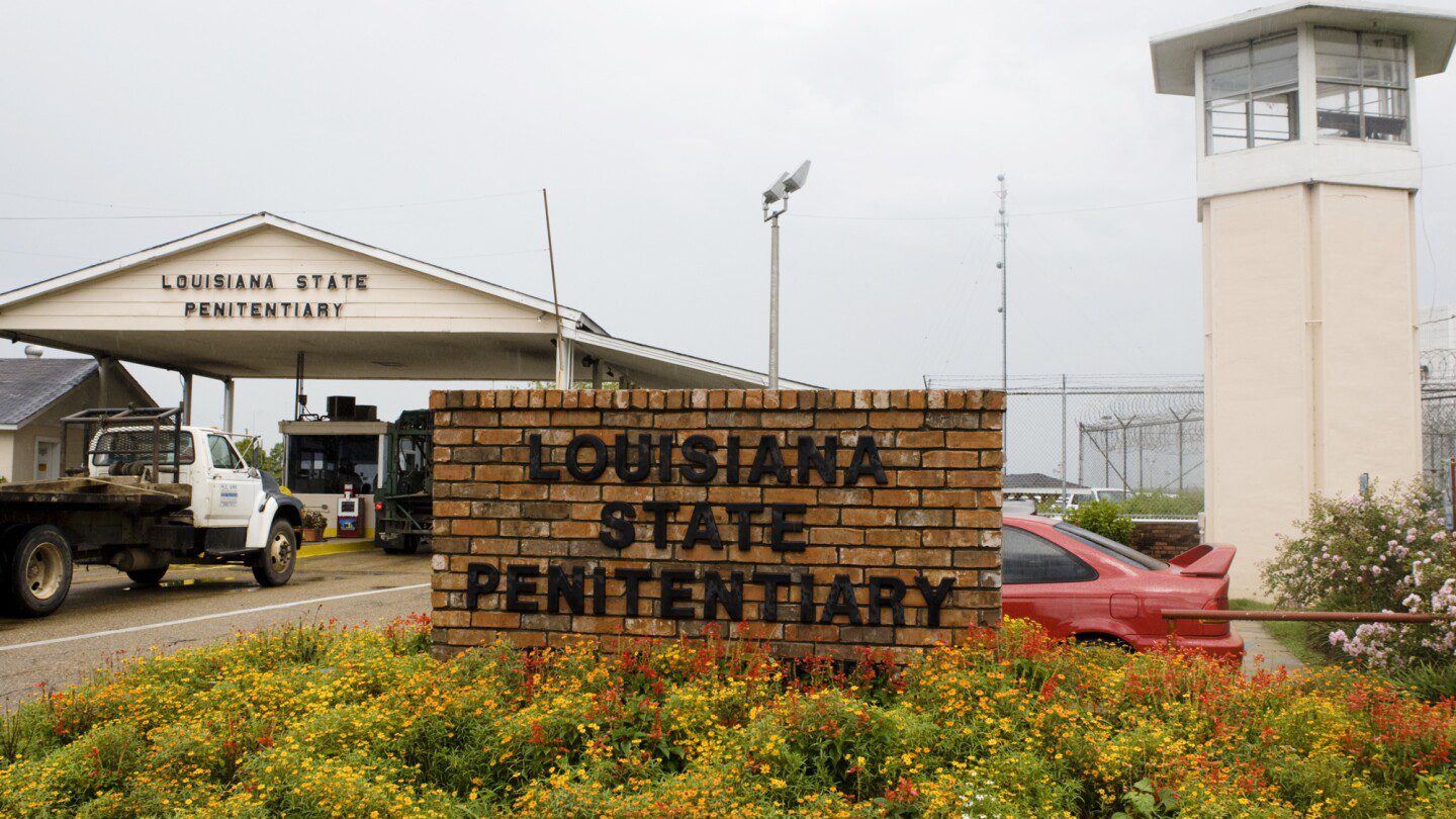 Los jóvenes de Luisiana detenidos en el antiguo corredor de la muerte de la prisión para adultos sufren calor y aislamiento, dicen los defensores