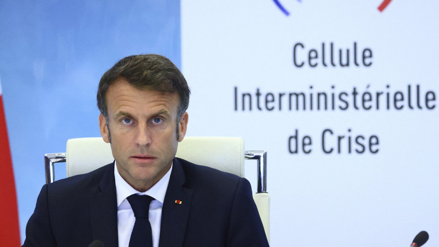 Macron de Francia se debilita por la crisis de un adolescente asesinado por la policía