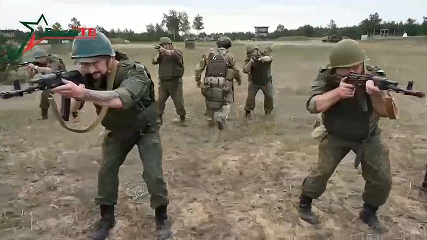 Mercenarios de Wagner ingresan a Bielorrusia mientras Minsk anuncia una “hoja de ruta” para ejercicios militares conjuntos