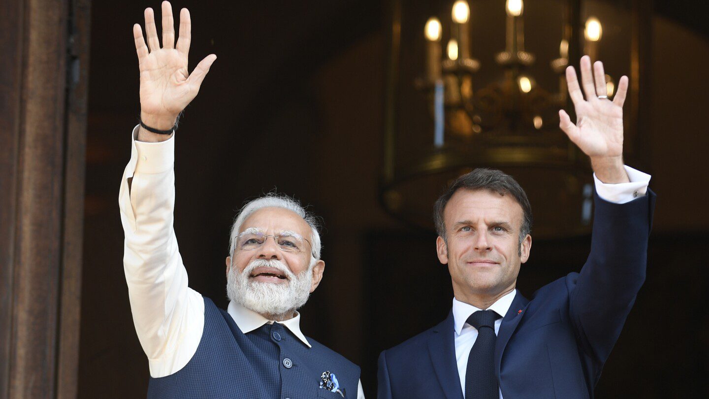 Modi de India y Macron de Francia acuerdan lazos de defensa pero se diferencian en Ucrania