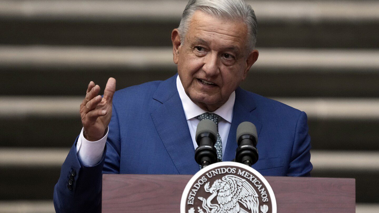 Presidente mexicano continúa atacando a candidato opositor, a pesar de orden de cese de organismo electoral