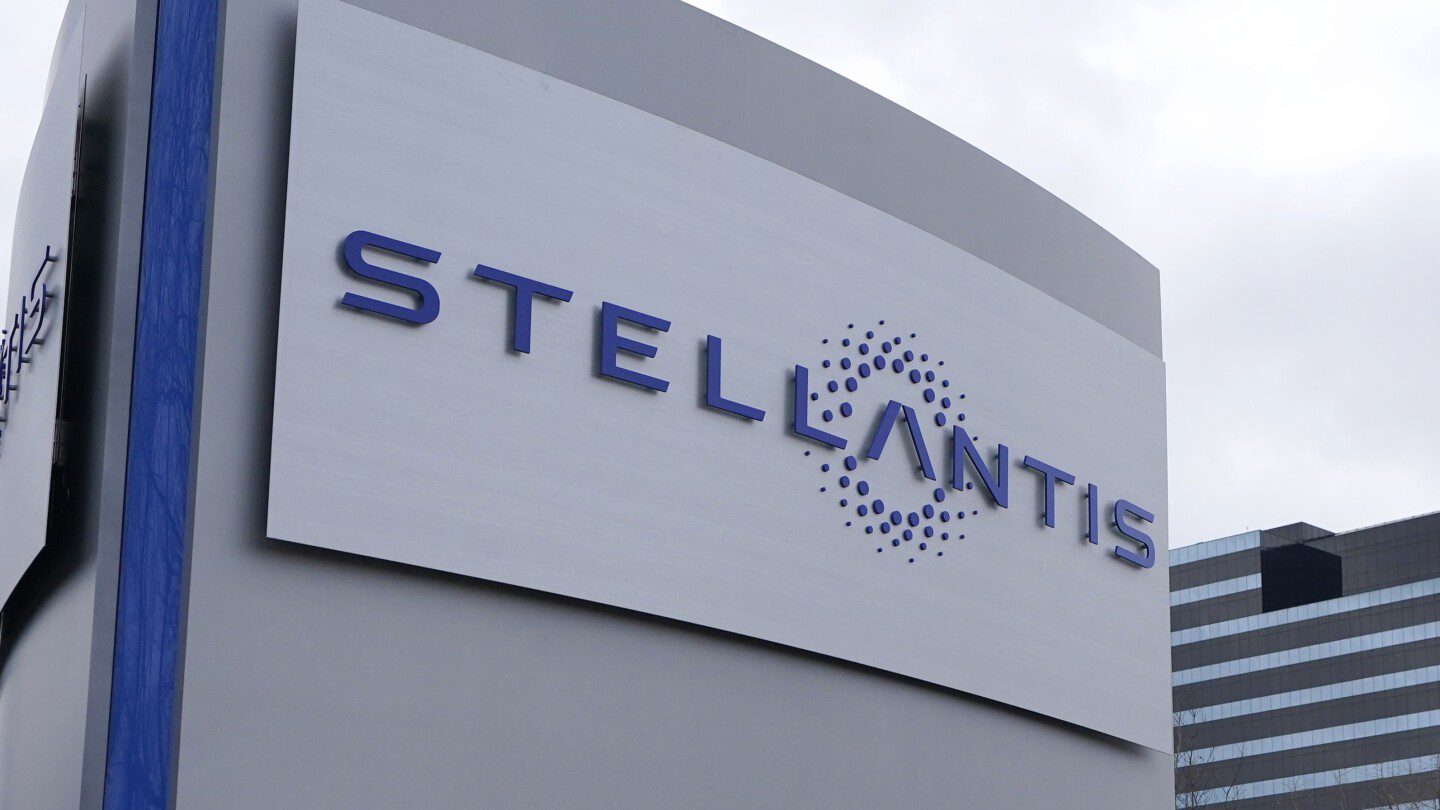 Stellantis dice que los nuevos vehículos eléctricos pequeños y medianos obtendrán hasta 435 millas por carga