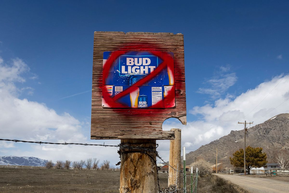 Trucos políticos y una batalla cuesta arriba: análisis de las demandas de Bud Light propuestas por Cruz y DeSantis
